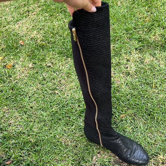 Beautiful knee high boots - Picture 6 of 7